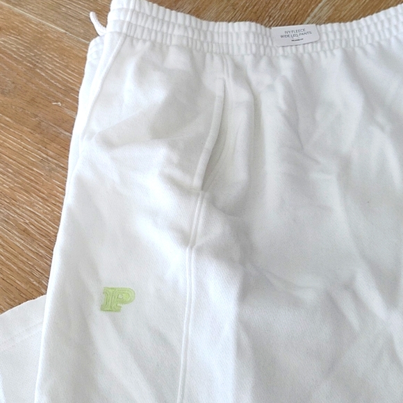 Victoria's Secret White Ivy Fleece Wide Leg Sweatpants Size Medium NWT - Picture 6 of 11